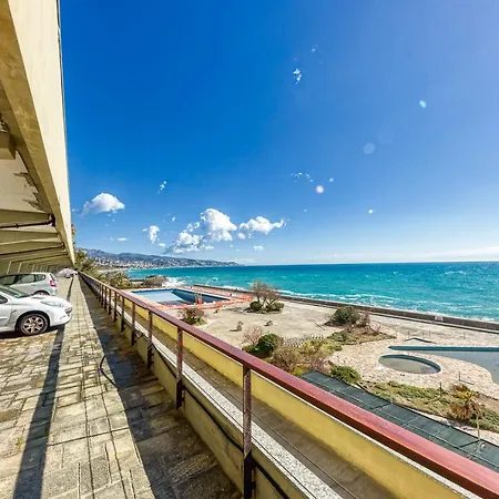 Lägenhet : Alloggio A Capo Nero Vista Mare Ospedaletti